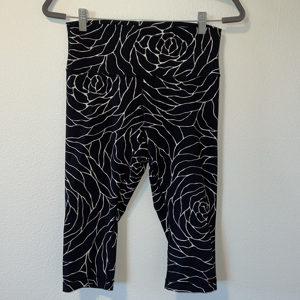 Lululemon Wunder Under Hi-Rise 1/2 Tight Radiate Rose Alpine White Black